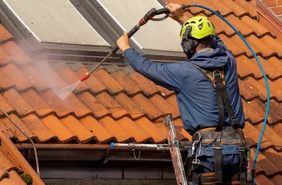 Démoussage et hydrofuge de toiture à Gardegan-et-Tourtirac